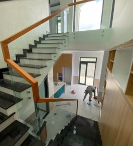 TRANG TRÍ CẦU THANG